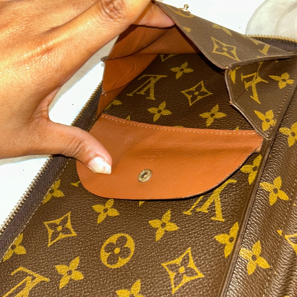 Authentic LOUIS VUITTON ESCAPADO like new with COA - Picture 12 of 15